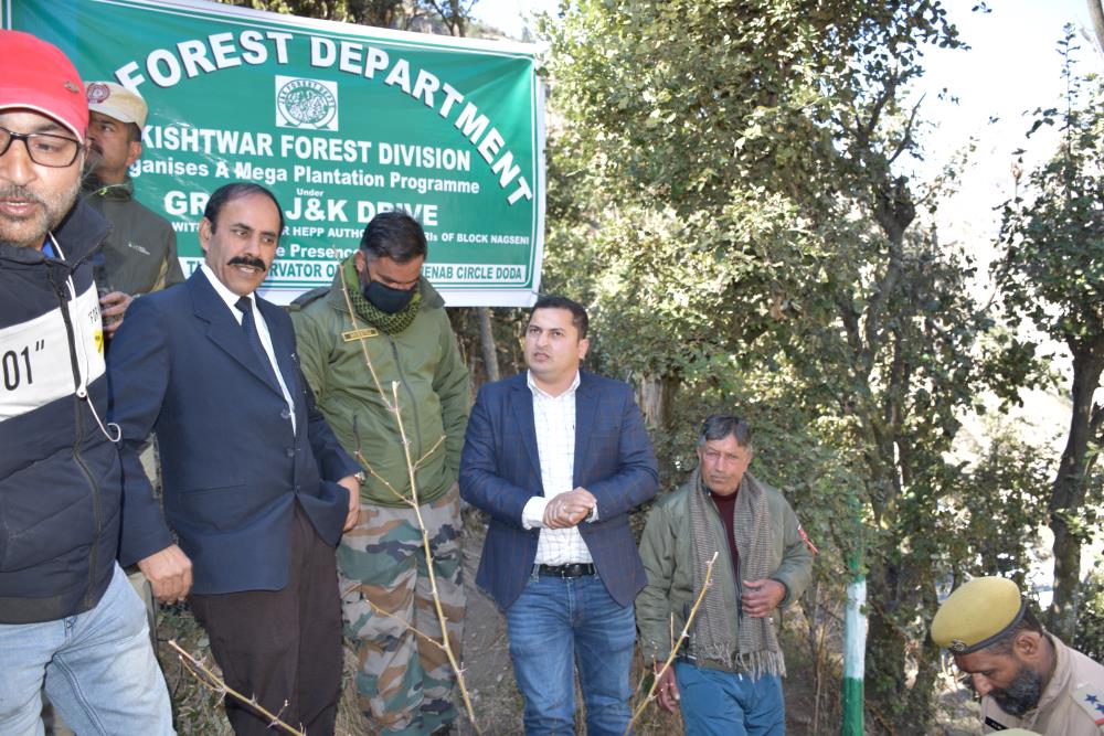 SITE VISIT OF FOREST CONSERVATOR CHENAB CIRCLE SH. SATPAL PAKHRU-(IFS) along with Forest Officers etc.