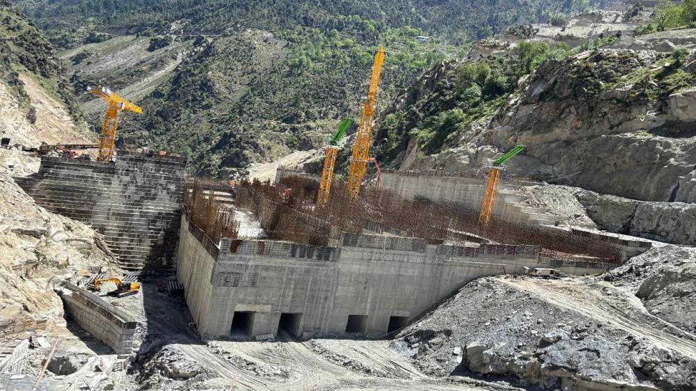 DAM CONCRETING
