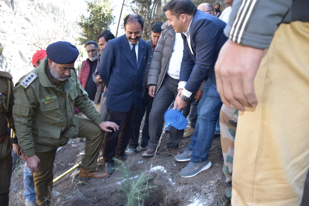 SITE VISIT OF FOREST CONSERVATOR CHENAB CIRCLE SH. SATPAL PAKHRU-(IFS) along with Forest Officers etc.