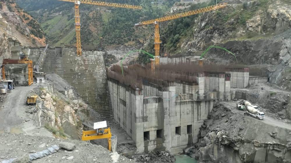 DAM CONCRETING