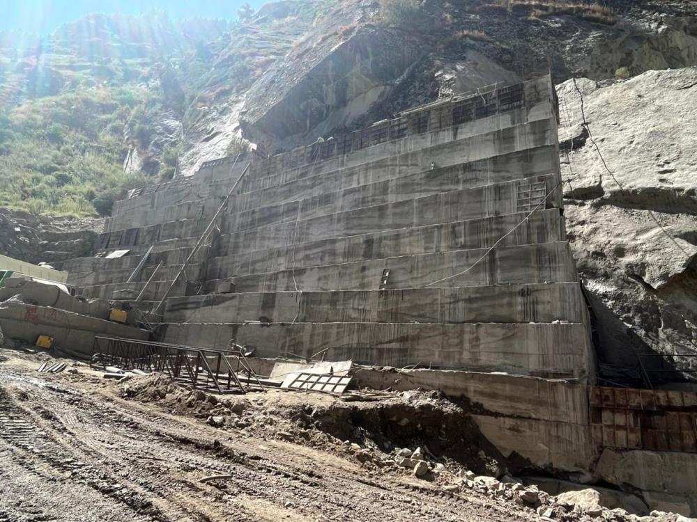 Concrete Gravity wall along access road to DT Deck slab at EL 1430