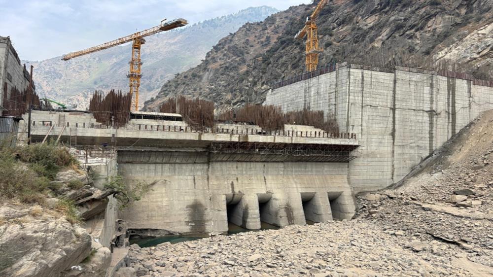DAM CONCRETING