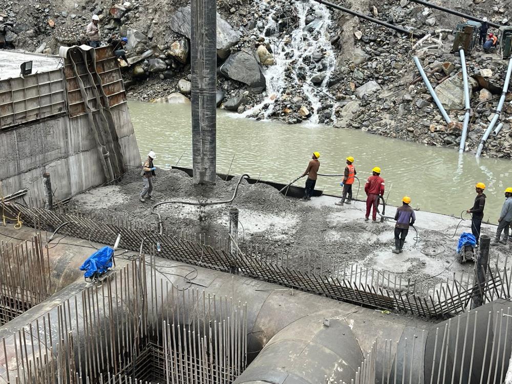 Concrete pouring in S3 block is in progress