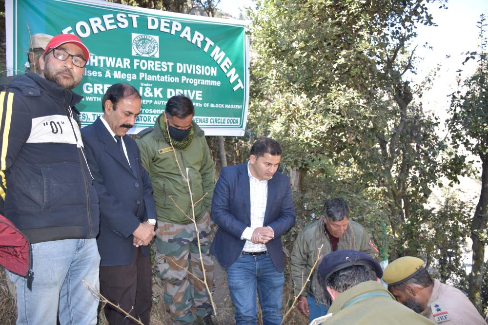 SITE VISIT OF FOREST CONSERVATOR CHENAB CIRCLE SH. SATPAL PAKHRU-(IFS) along with Forest Officers etc.