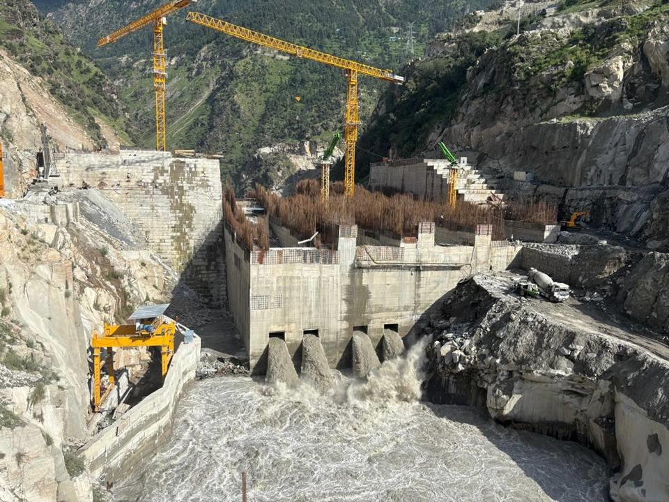 DAM CONCRETING